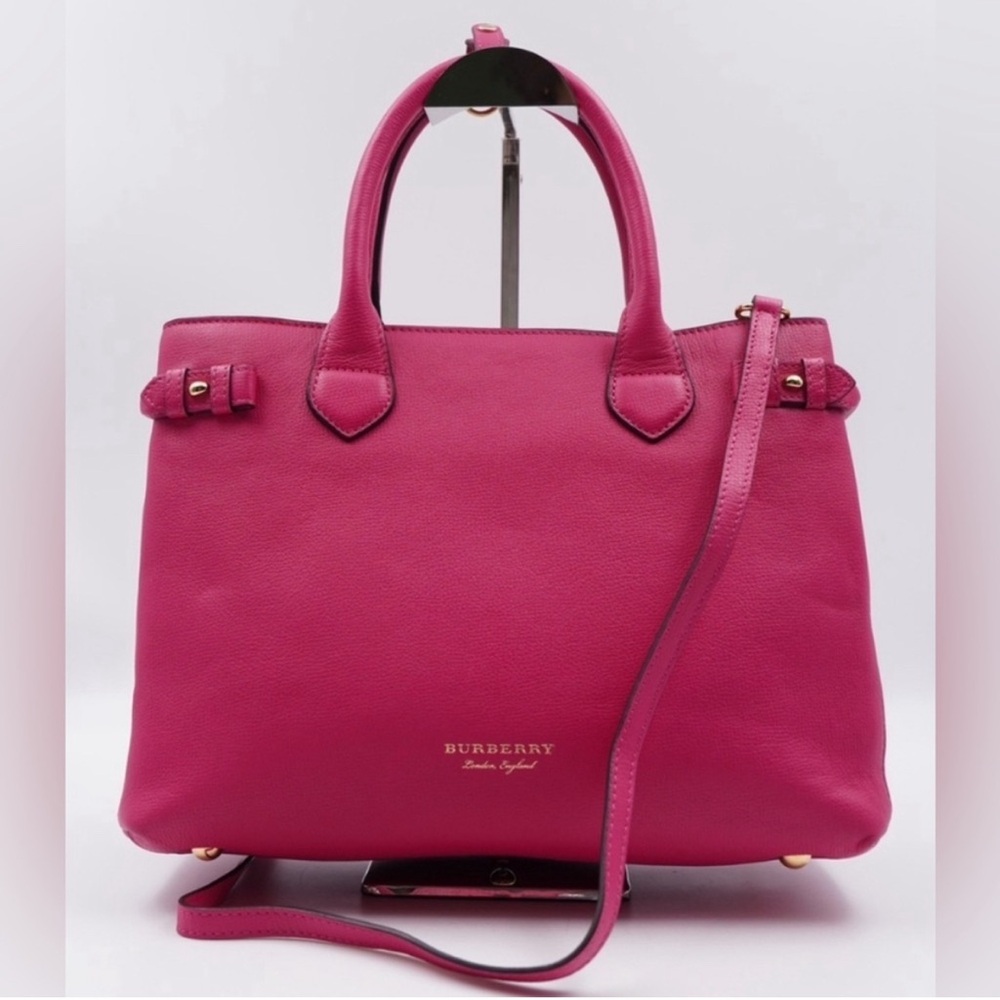 BURBERRY Grainy House Check Banner
Tote Brilliant Fuchsia